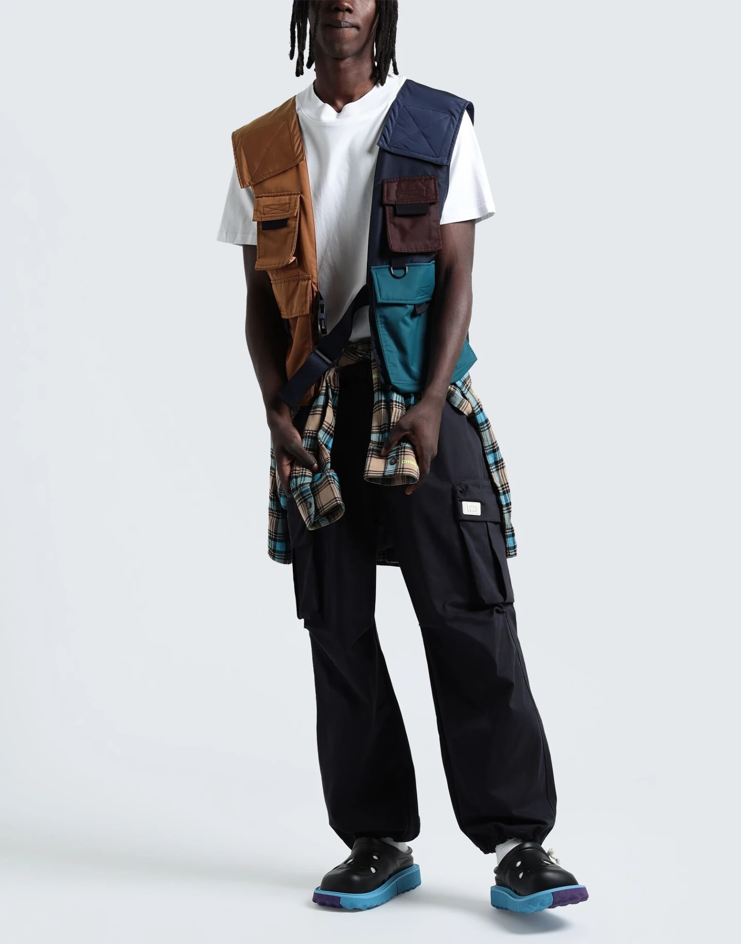 LC23 GABARDINE CARGO PANTS Navy Blue Men‘s Cargo 4 LC23 GABARDINE CARGO PANTS Navy Blue Men‘s Cargo - Image 2